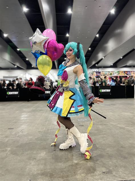 A Cosplayer's Guide to Magical Mirai Miku: Tips and Tricks for the Perfect Cosplay